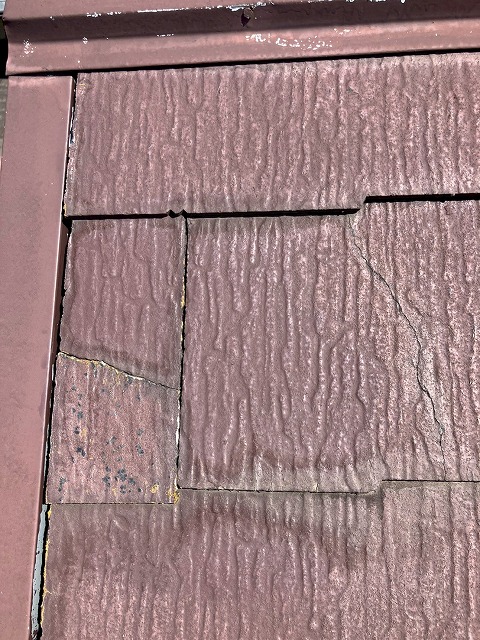 コロニアル材のヒビ割れ